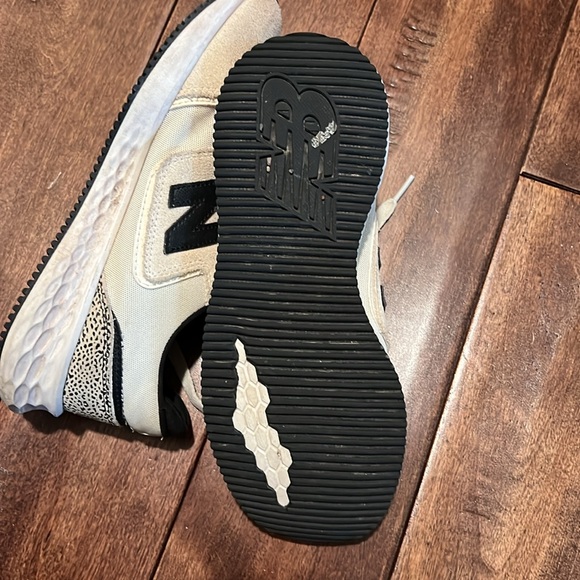 New Balance - Picture 4 of 5